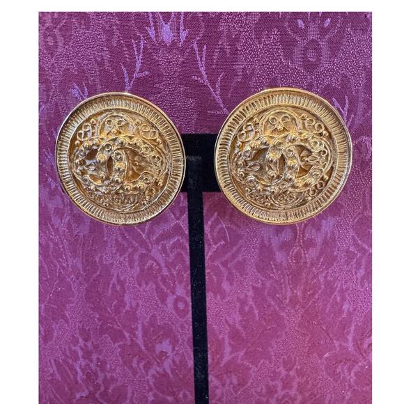 Chanel Vintage Filigree Round Clip on Earrings 24k Gold Plated Authentic CoA - Picture 1 of 5